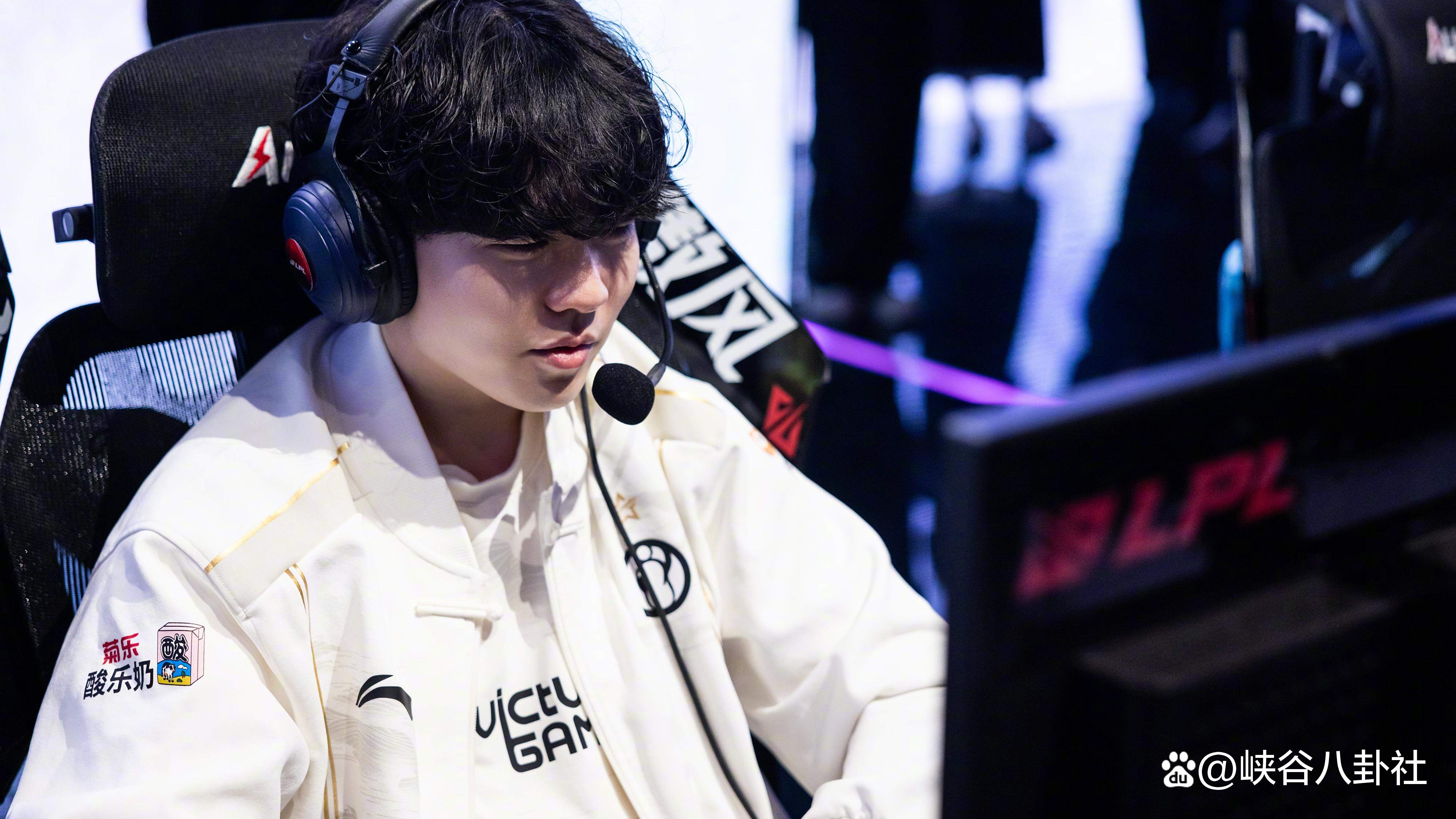  出色发挥引爆全场！，Rookie意外战胜塞尔维亚队全场沸腾不已