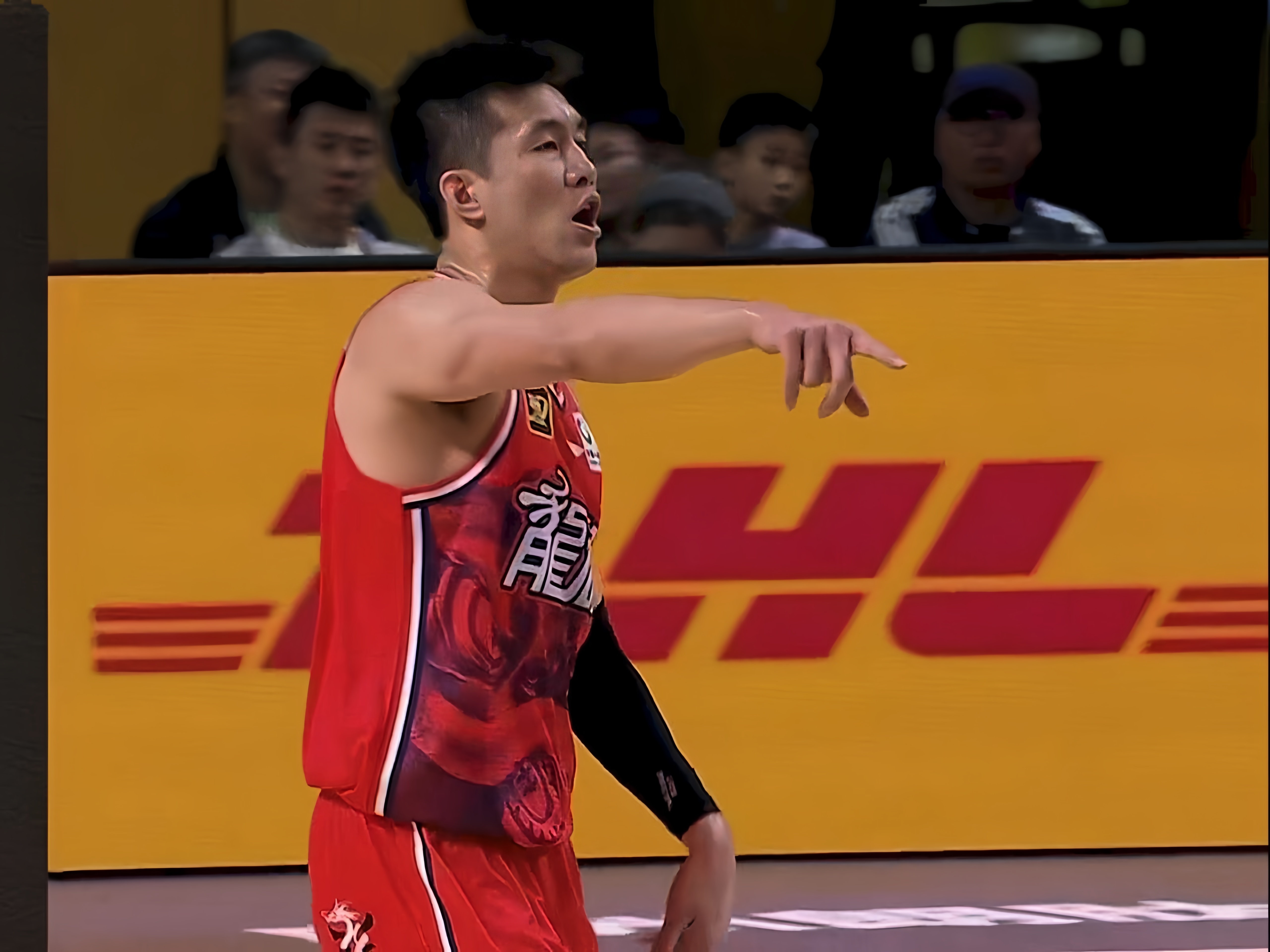 包含冲刺阶段社区盾焦点战，广厦男篮豪取连胜，赛场秩序良好，球探报告显示潜力的词条